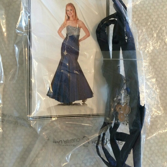 ❄️ Gorgeous navy blue dress Sz 4 corset mermaid prom gown Karishma Creations - Picture 11 of 11